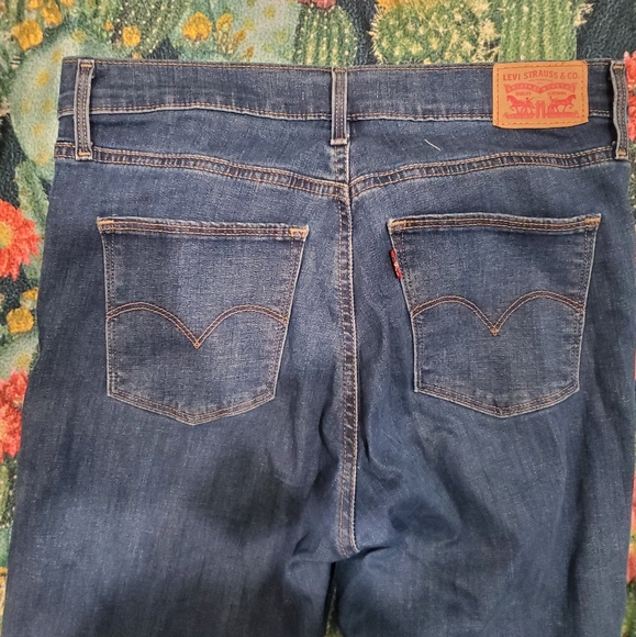 ⚘️Slimming Skinny Levi Jeans⚘️ - Picture 5 of 5